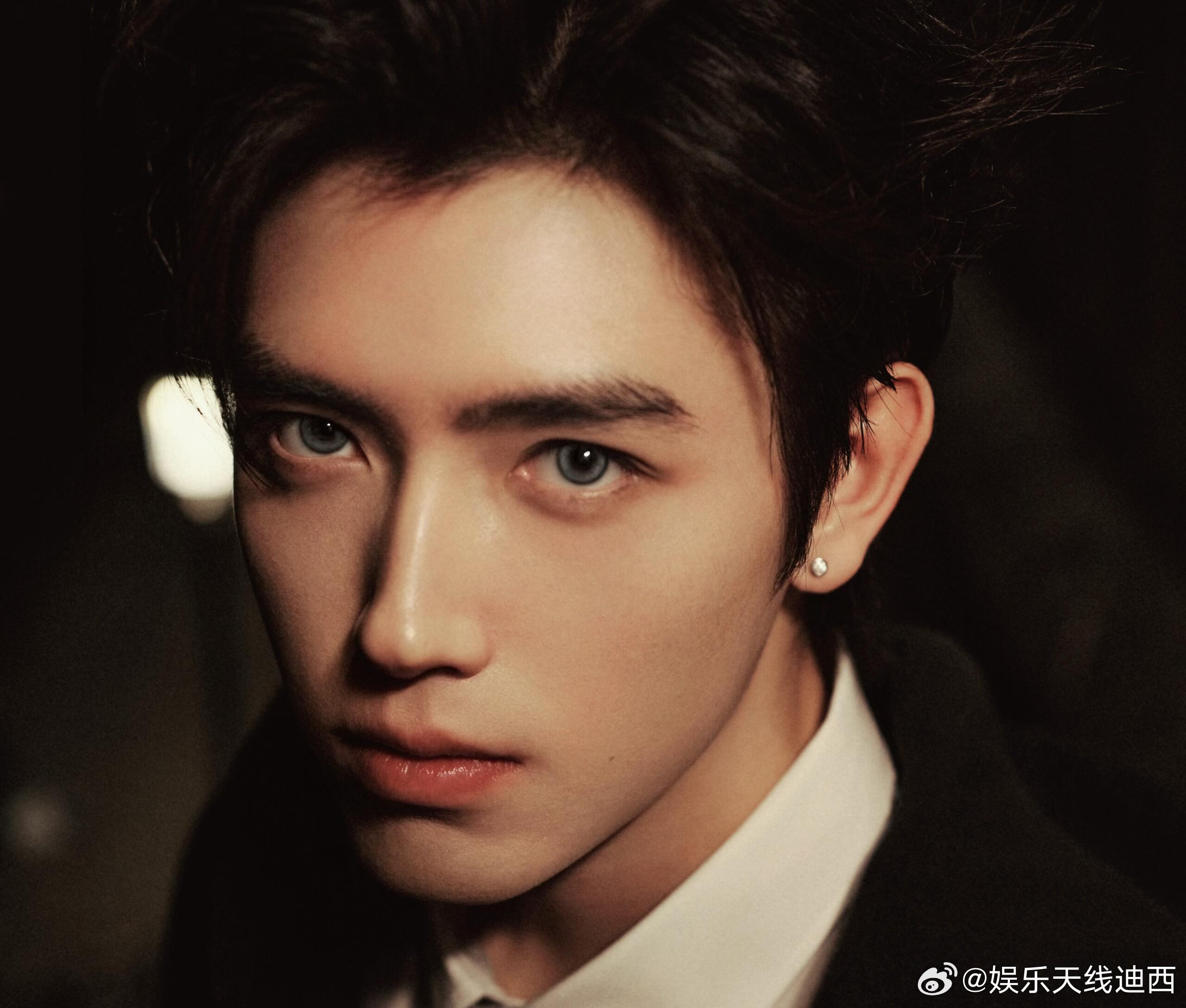 陈飞宇 Balenciaga大秀暗夜锋芒，异瞳登场陈飞宇 亮相Balenciag