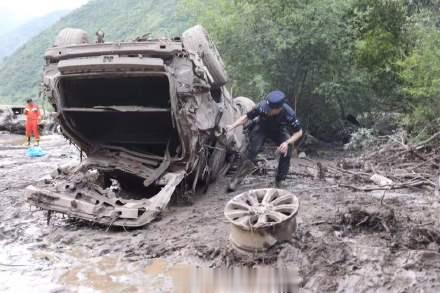 甘肃渭源突发山洪已救出174人