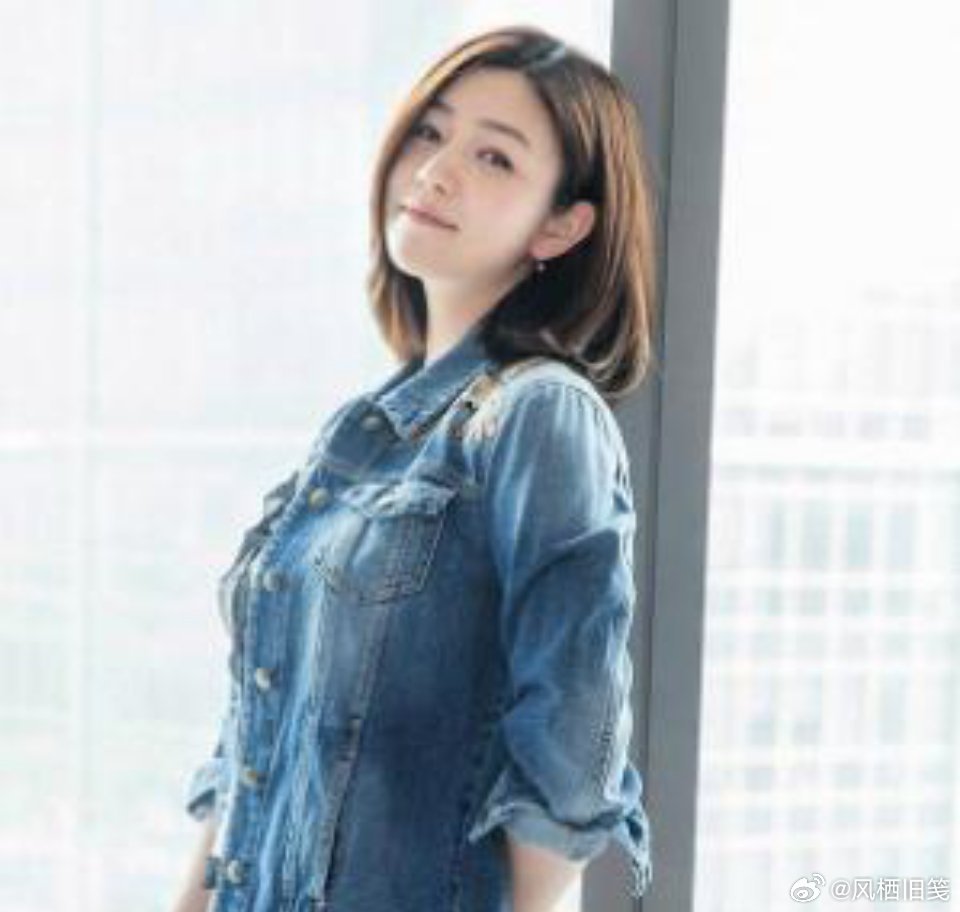 妍希离婚后，像油画少女既古典又温柔 ​​​