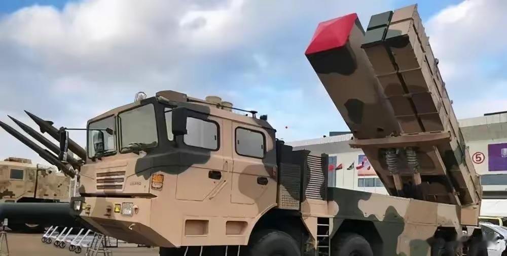 1. 俄乌战争中双方火箭炮对抗：单装备光环削弱：俄军以无人机链条跟踪打击海马斯，