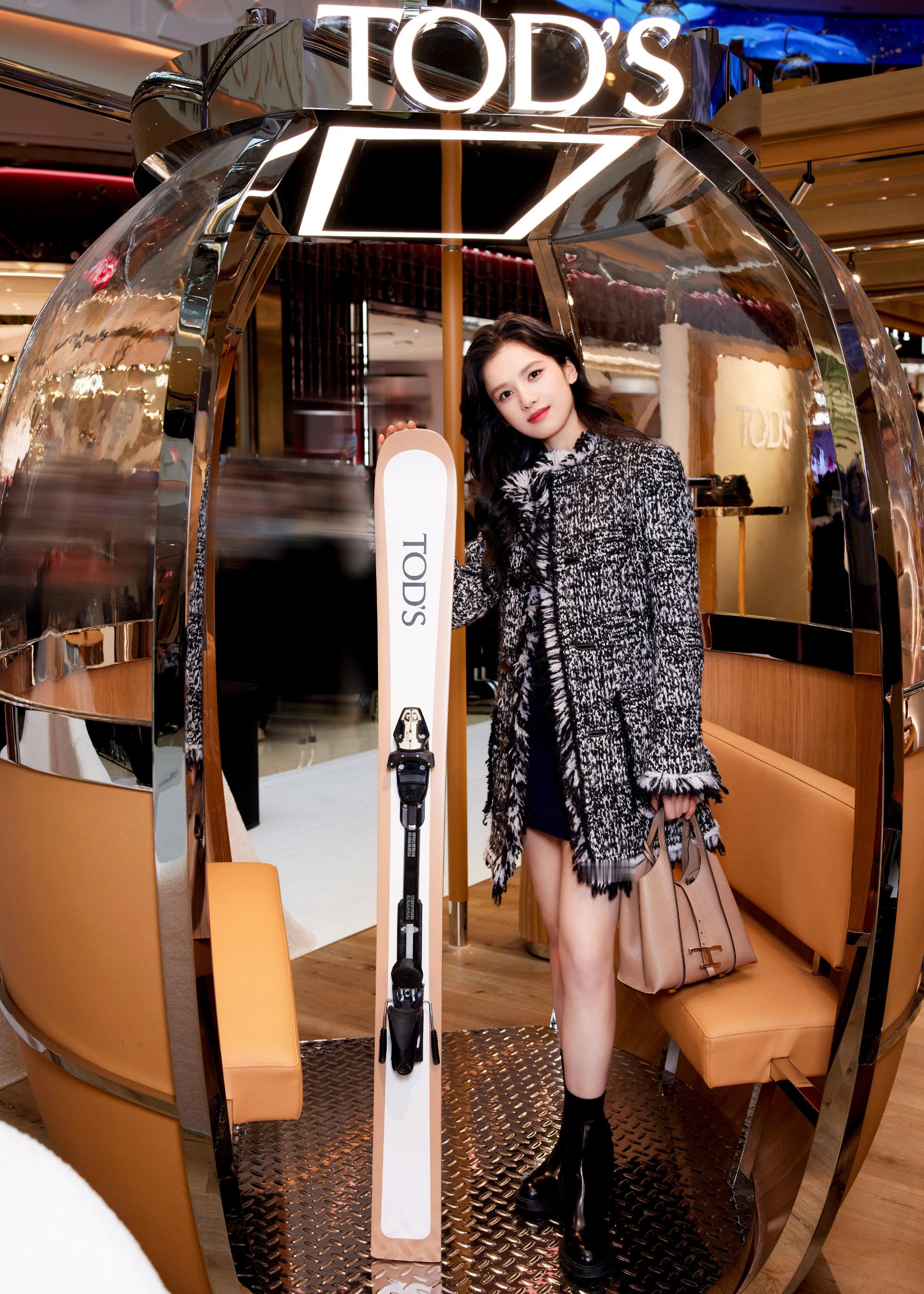 张婧仪出席TODS澳门开幕盛典 