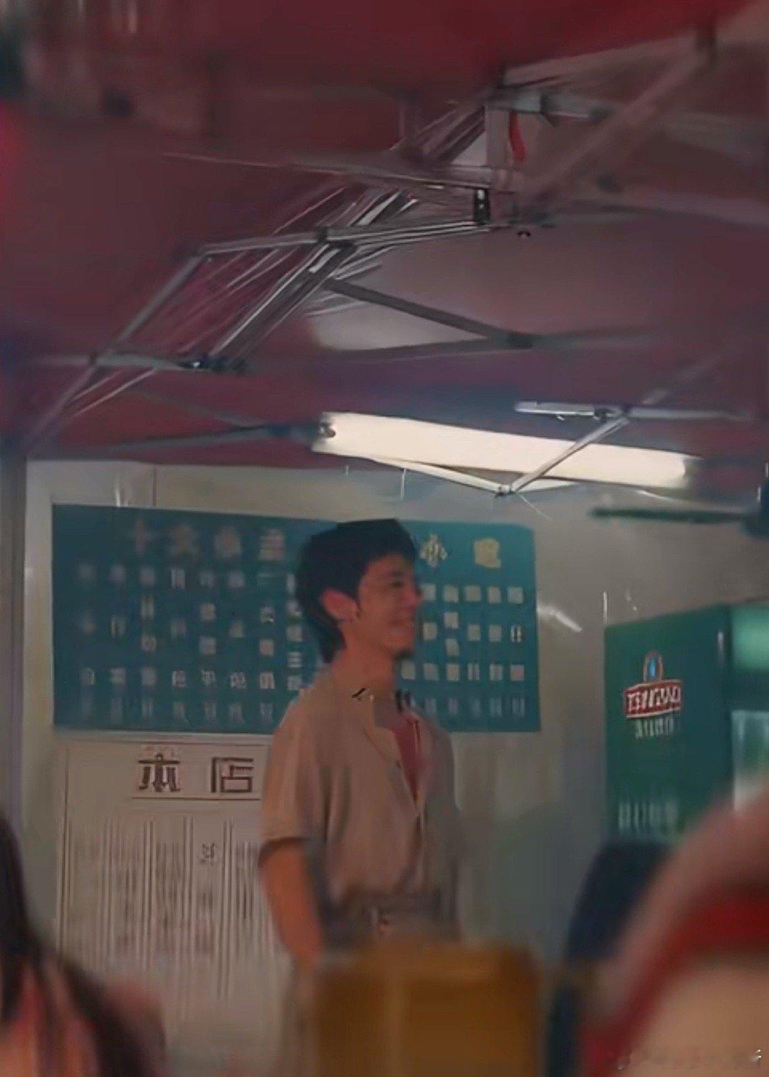 白宇做的面是嘻面 看白宇做面，就像看一场即兴喜剧！动作夸张却认真，成品如何不重要