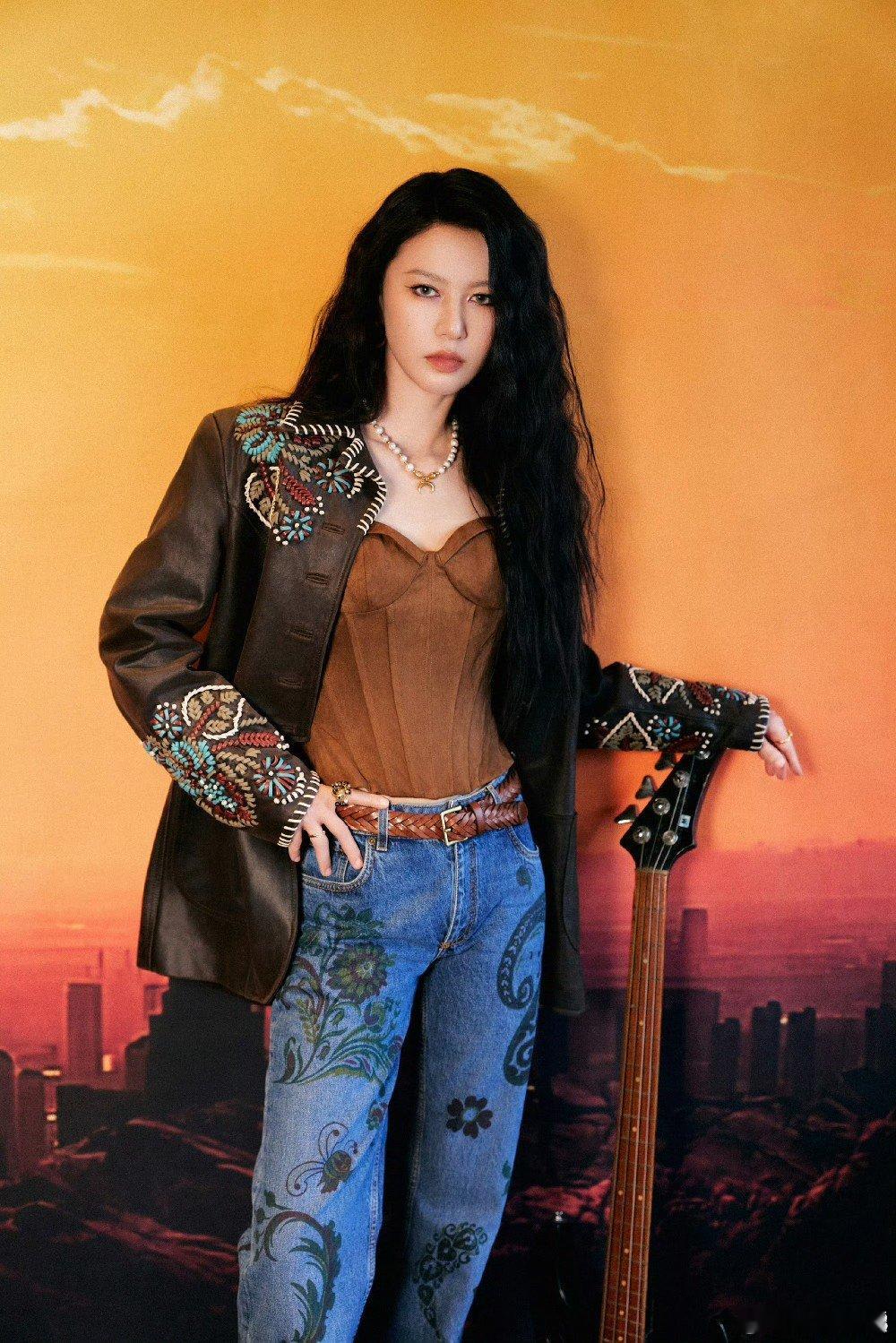 谭维维羊毛卷谭维维这羊毛卷绝绝子！只需一眼，便让人彻底沦陷，这独特魅力，谁能抵挡