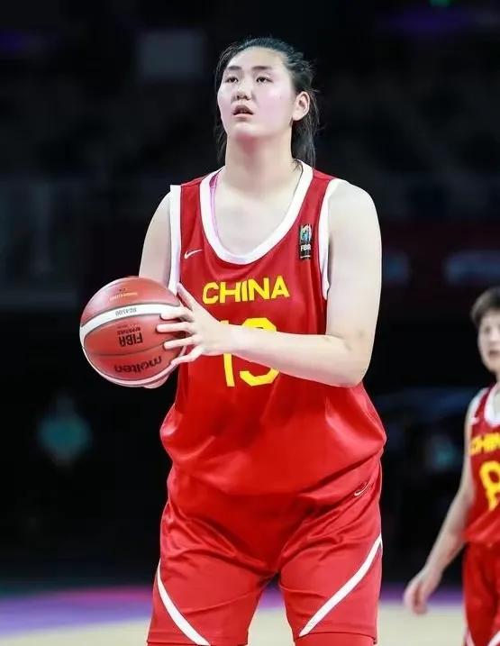 张子宇能否成为新一代女篮内线领袖人物！中国女篮历史内线领袖人物：

1.郑海霞—