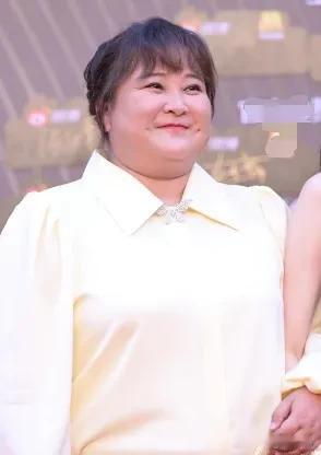 真励志！贾玲暴瘦成了张小斐，以超越常人的决心、毅力和勇气，上演了一出经典的励志瘦