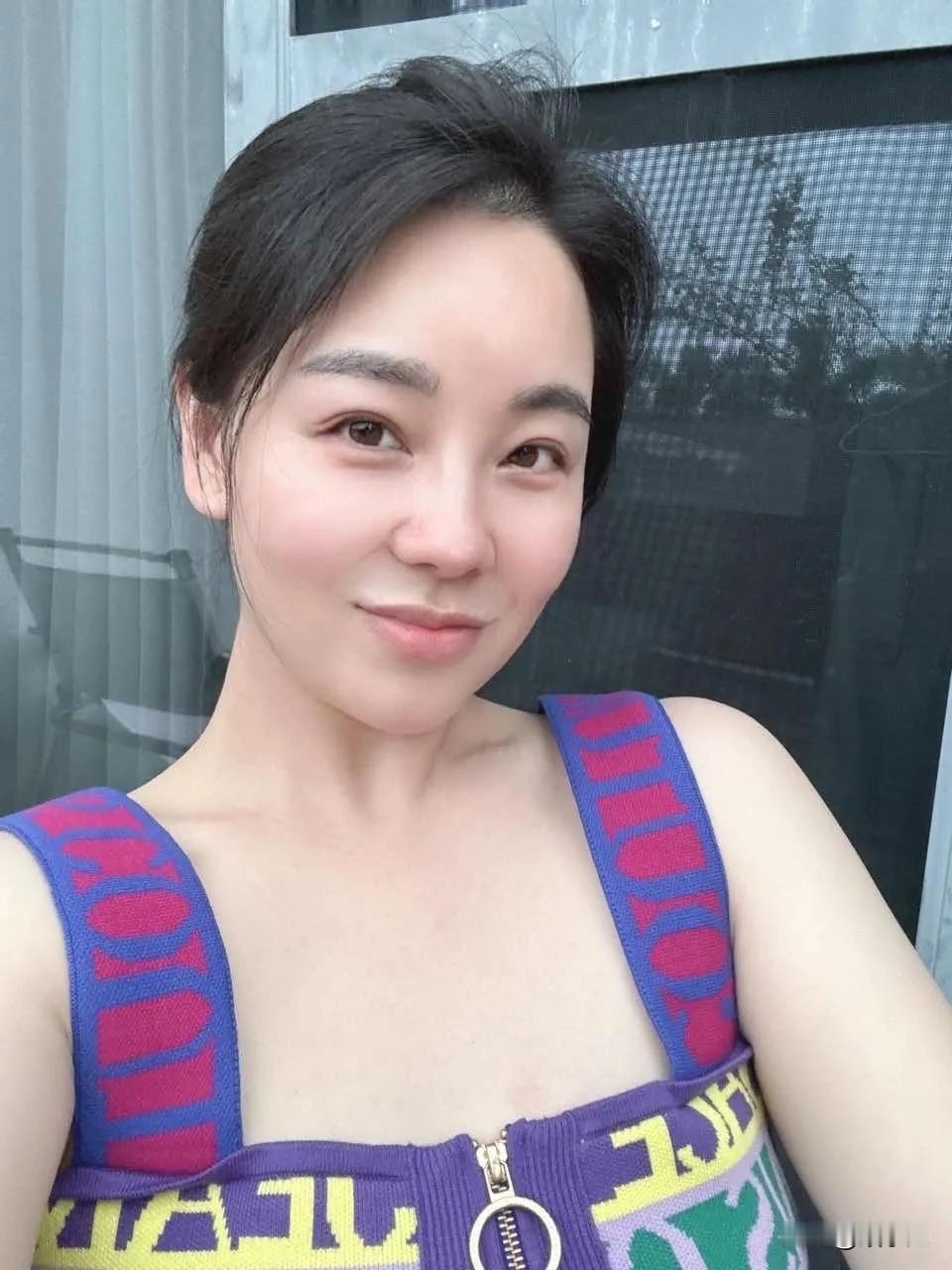 打了一下午台球，出了一声汗.