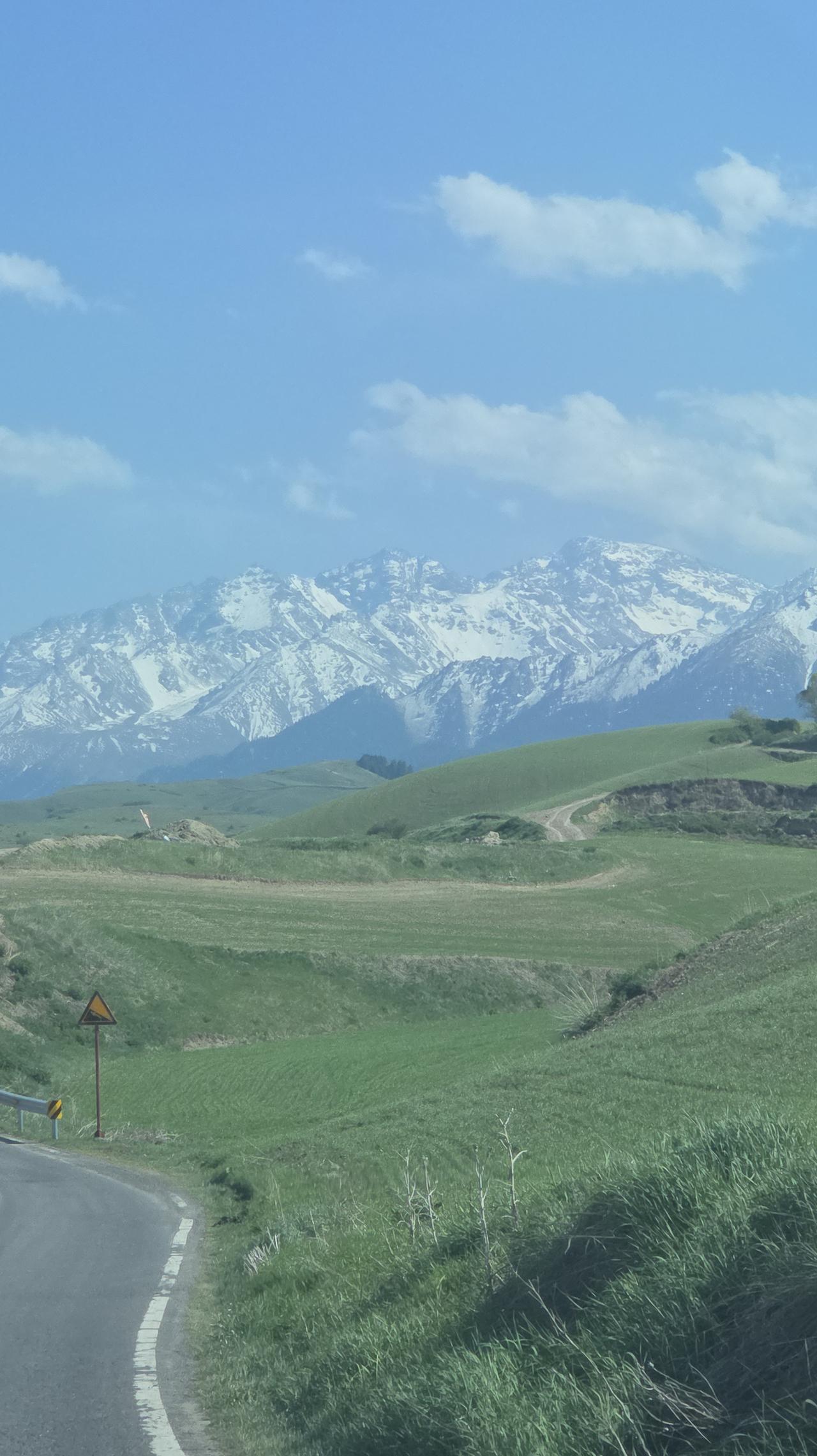 我见青山多妩媚，料青山见我应如是。
