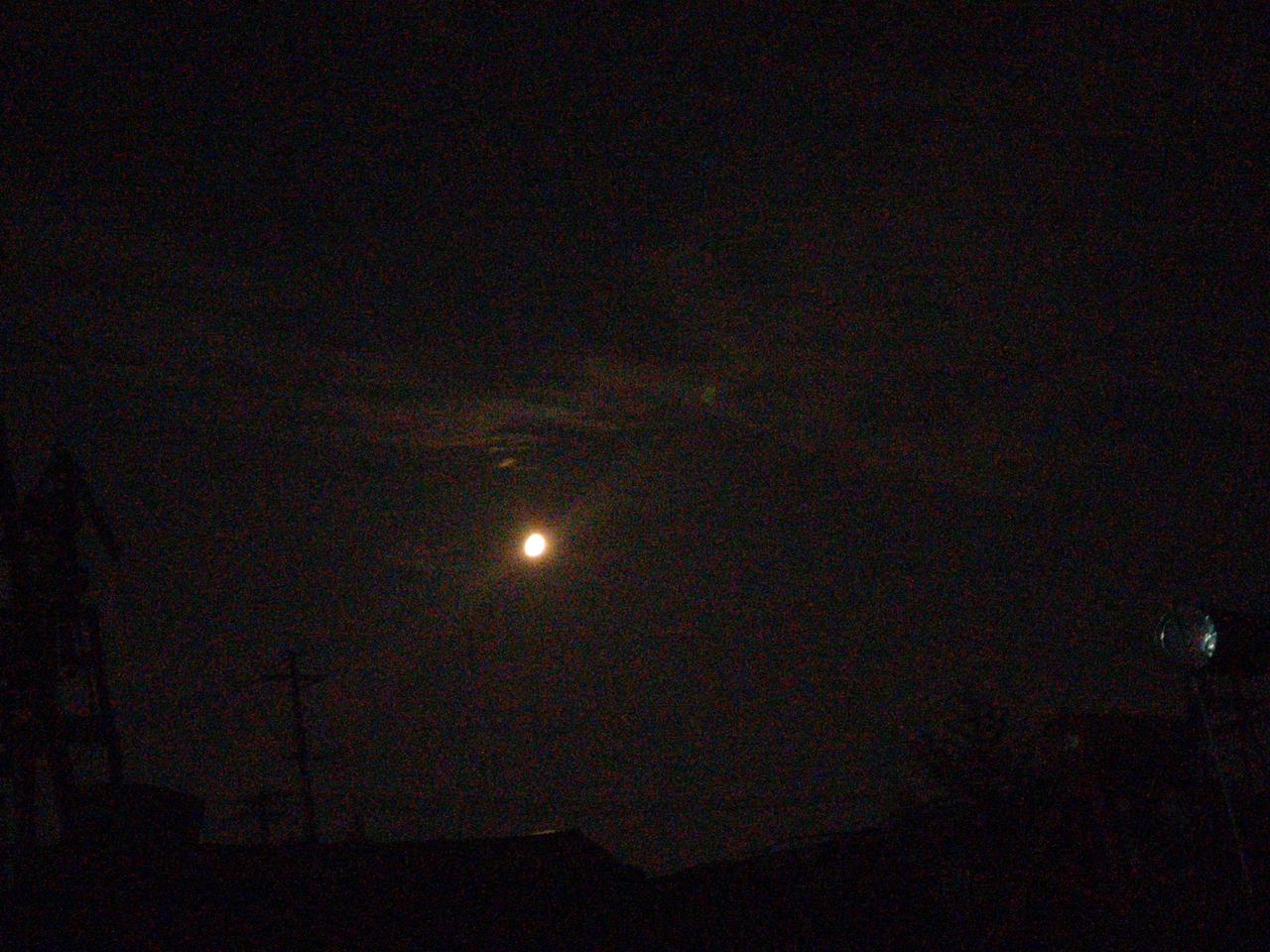 月是故乡明
