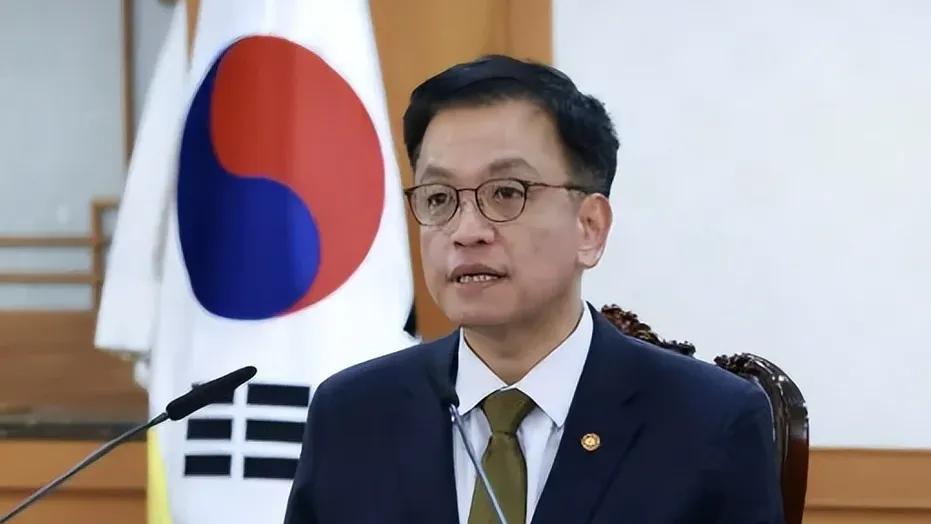 尹锡悦多名高级幕僚再次要求请辞
当地时间2025年1月1日上午，韩国总统尹锡悦的