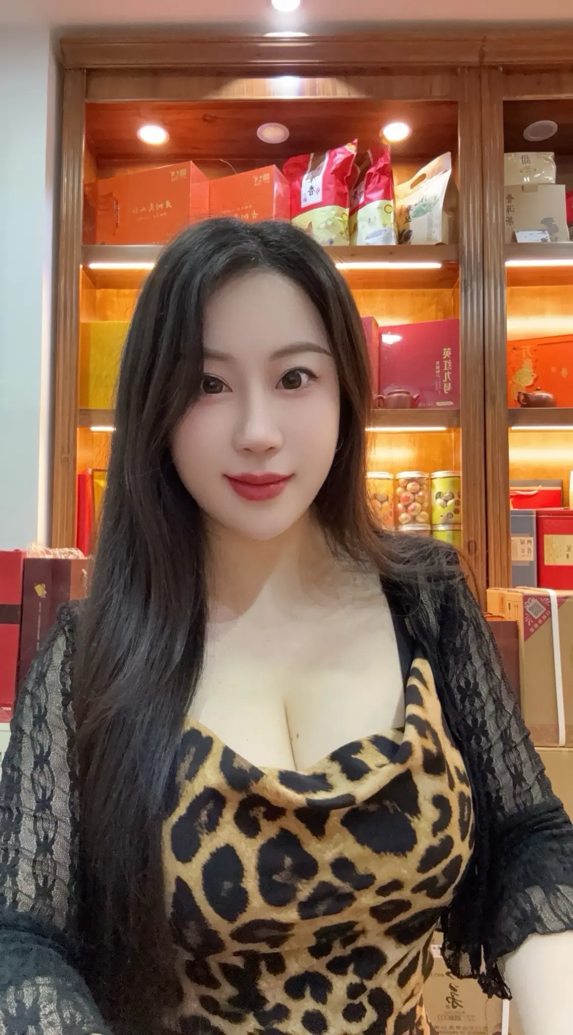 女店主日常分享 实体店经营老板娘 守店女老板 御姐老板娘 保持热爱守店