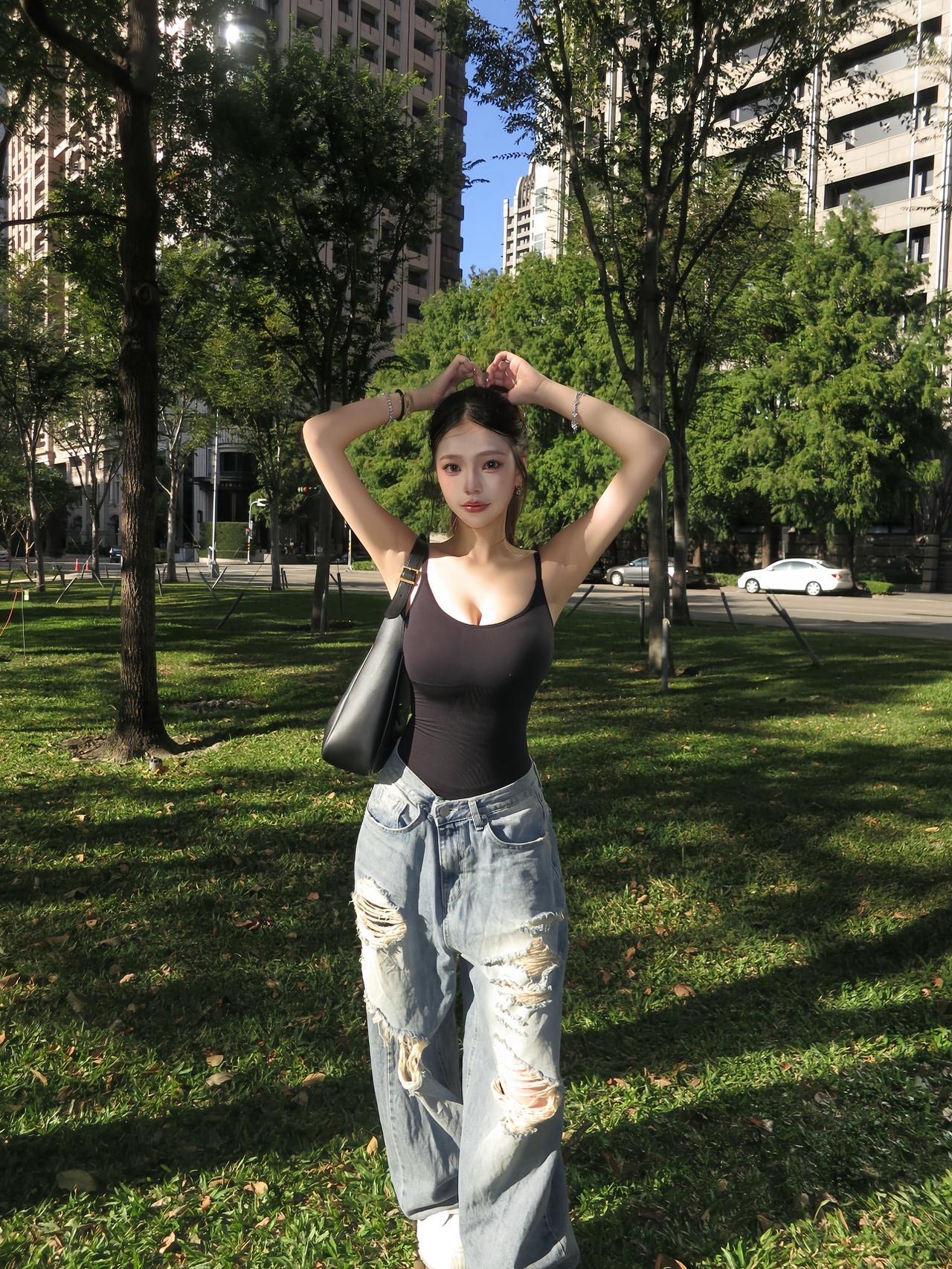 运气好的话呢 你会遇到一个保护你的天真 让你安心当个小朋友的人