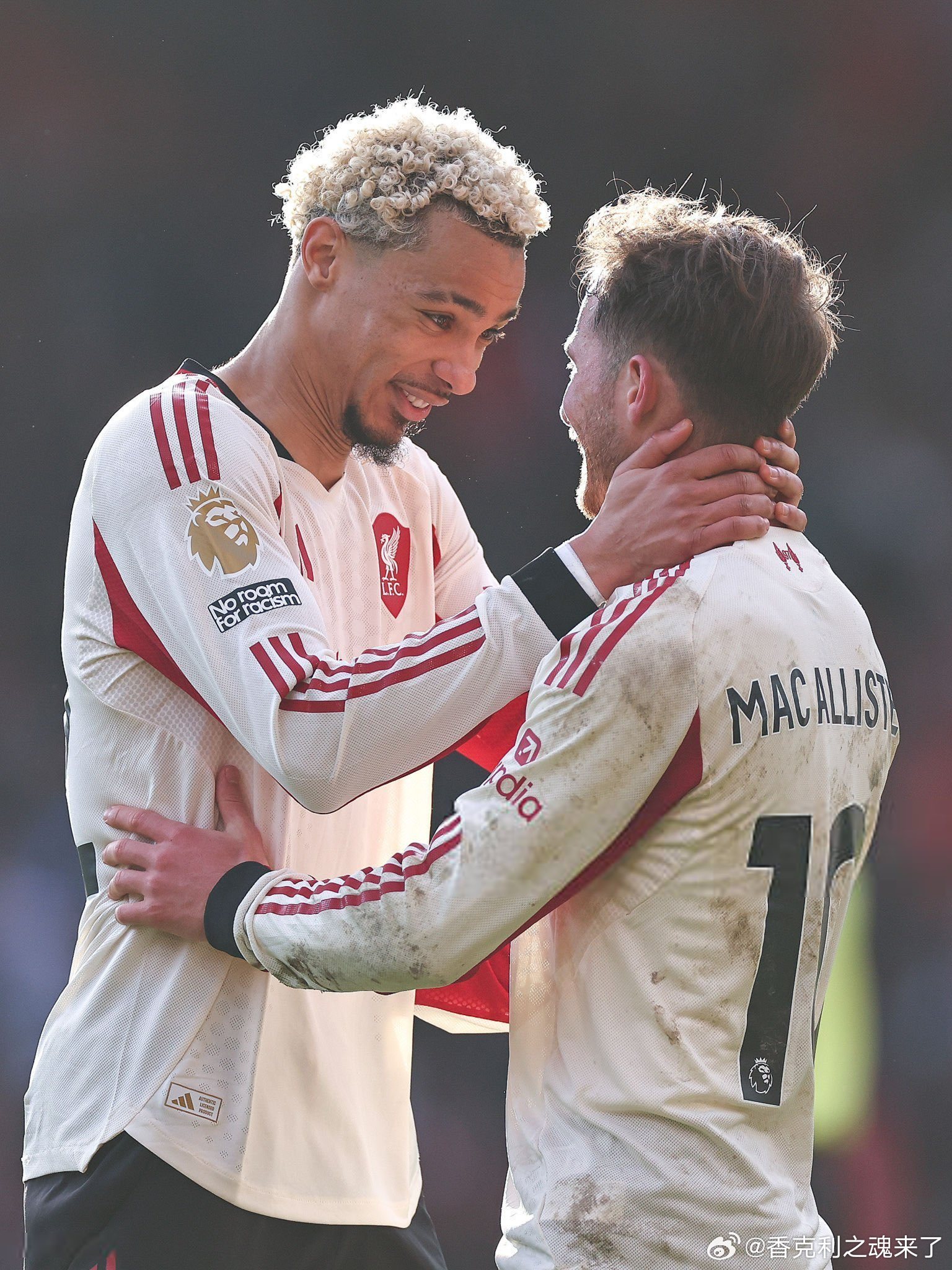 乔伊斯则透露麦卡也在续约谈判中利物浦也在与索博商讨续约事宜，并且已经联系了麦卡利