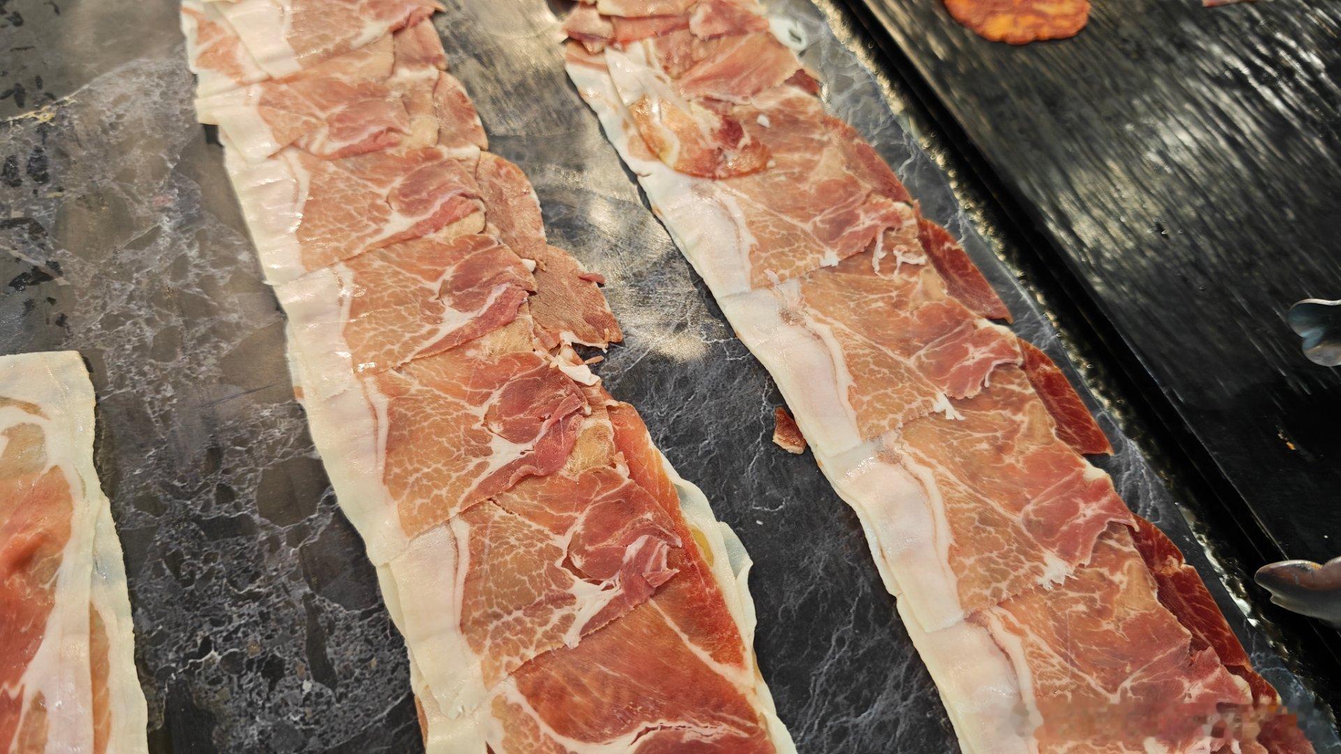 这趟欧洲发现自己现在非常的喜欢欧洲的饮食，几乎无油，清淡，食材非常好，这几天的肠