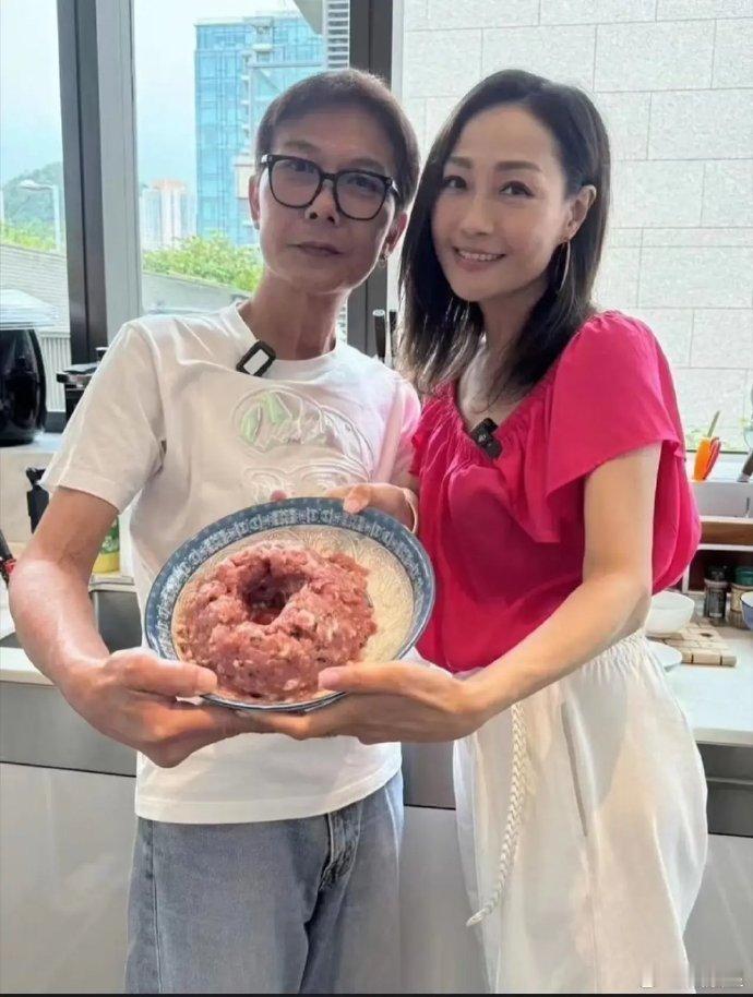 61岁的钱小豪怎么了？体重不到100斤的样子？？？ ​ ​​​