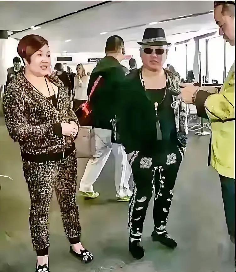 那时候的郭德纲也曾潮过，也极力地向娱乐圈靠拢，而今几近封神，无所谓向谁来证明自己