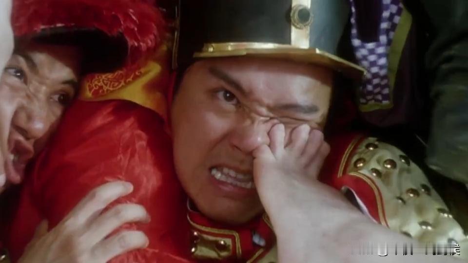 1992年拍摄《鹿鼎记》时，有一场脚趾头塞进鼻孔的戏，王晶征求周星驰的意见。
周