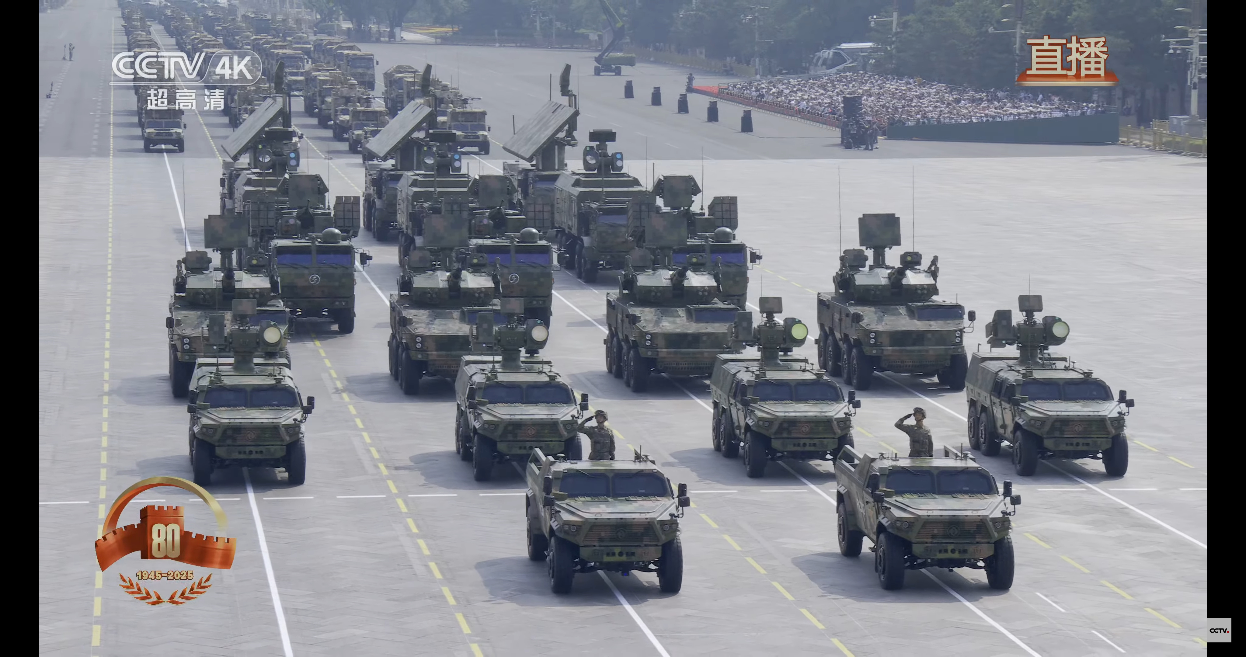 阅兵九三阅兵解读关注我九三看更多我国展示了全新重型车载高能激光武器系统，该系统安