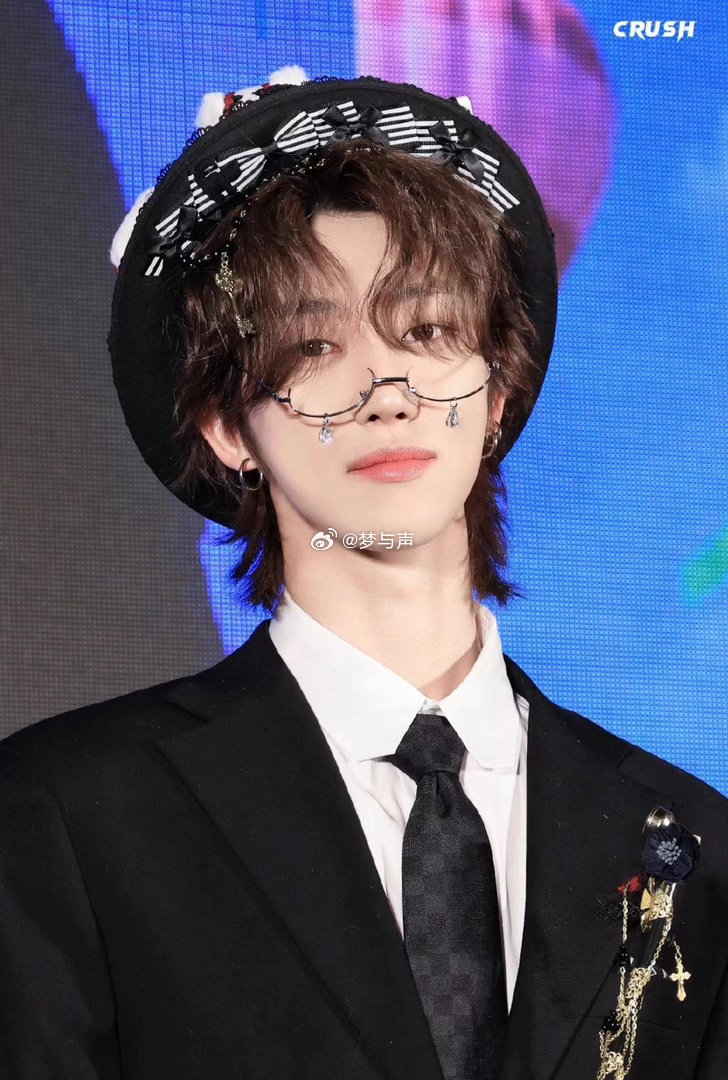 徐明浩四月的漂流MV愚人节发新歌，粉丝换头像当“受害者”。徐明浩的整活能力，已经