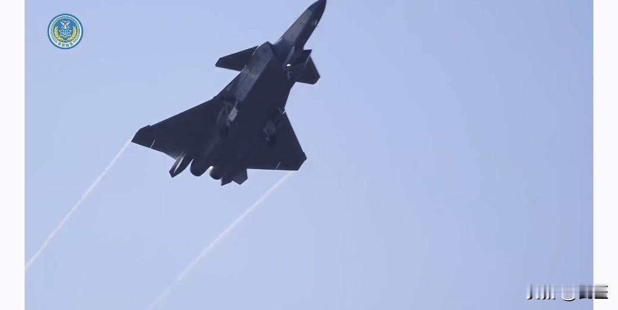 字越少事越大
央视新闻：东部战区发布军事演习现场视频《驱歼 破击 远袭》。

路