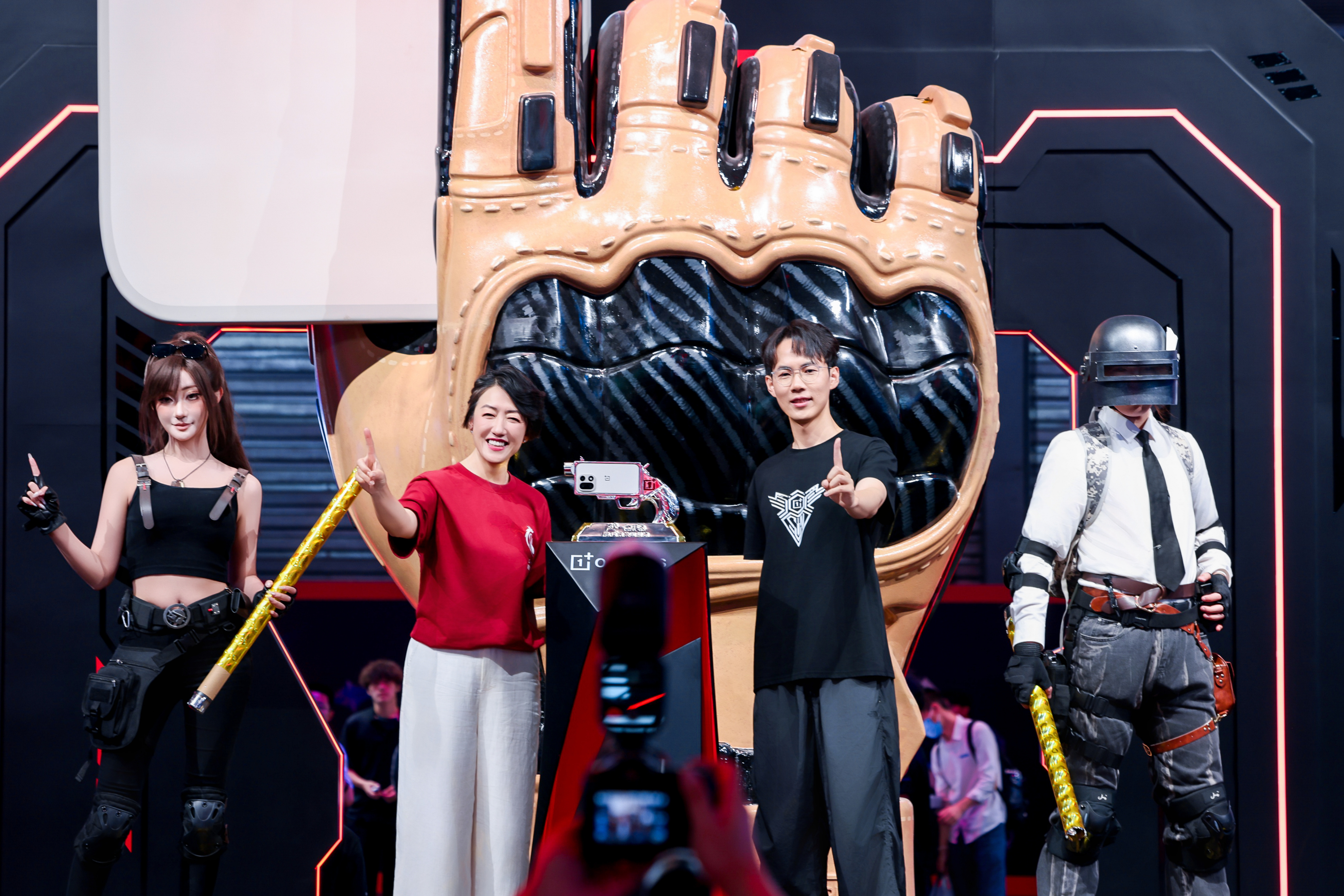 一加亮相2026 ChinaJoy，以「玩射击游戏，用一加手机」为主题，设置高能