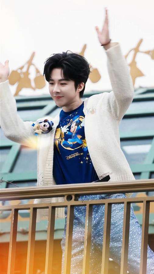 刘宇宁一怒之下萌了一下气场还没撑住，可爱先跑出来了，又酷又萌，完美戳中萌点～ 