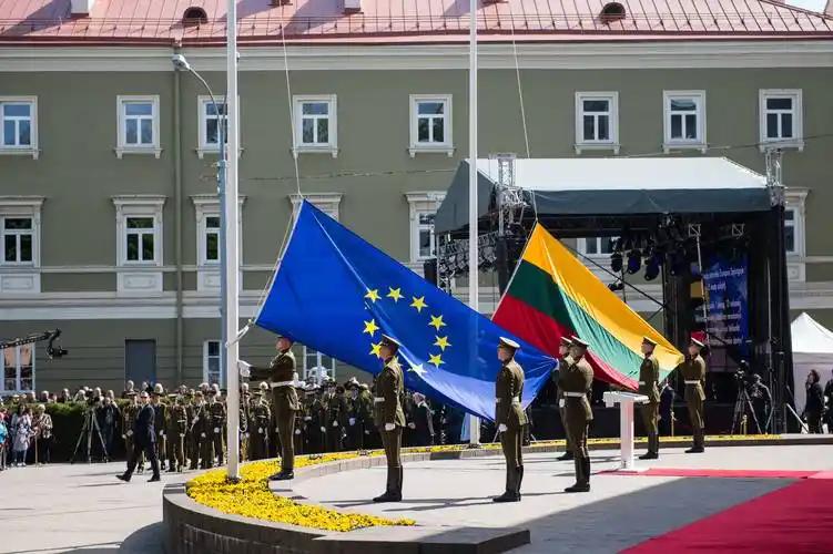 立陶宛这下终于认栽了！2月3日，新总理鲁吉涅内公开承认，2021年允许台当局设“