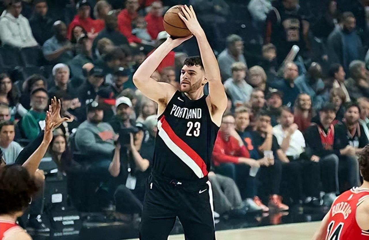 北京时间11月20日，公牛客场122比121击败开拓者。武切维奇最后一攻跳投命中