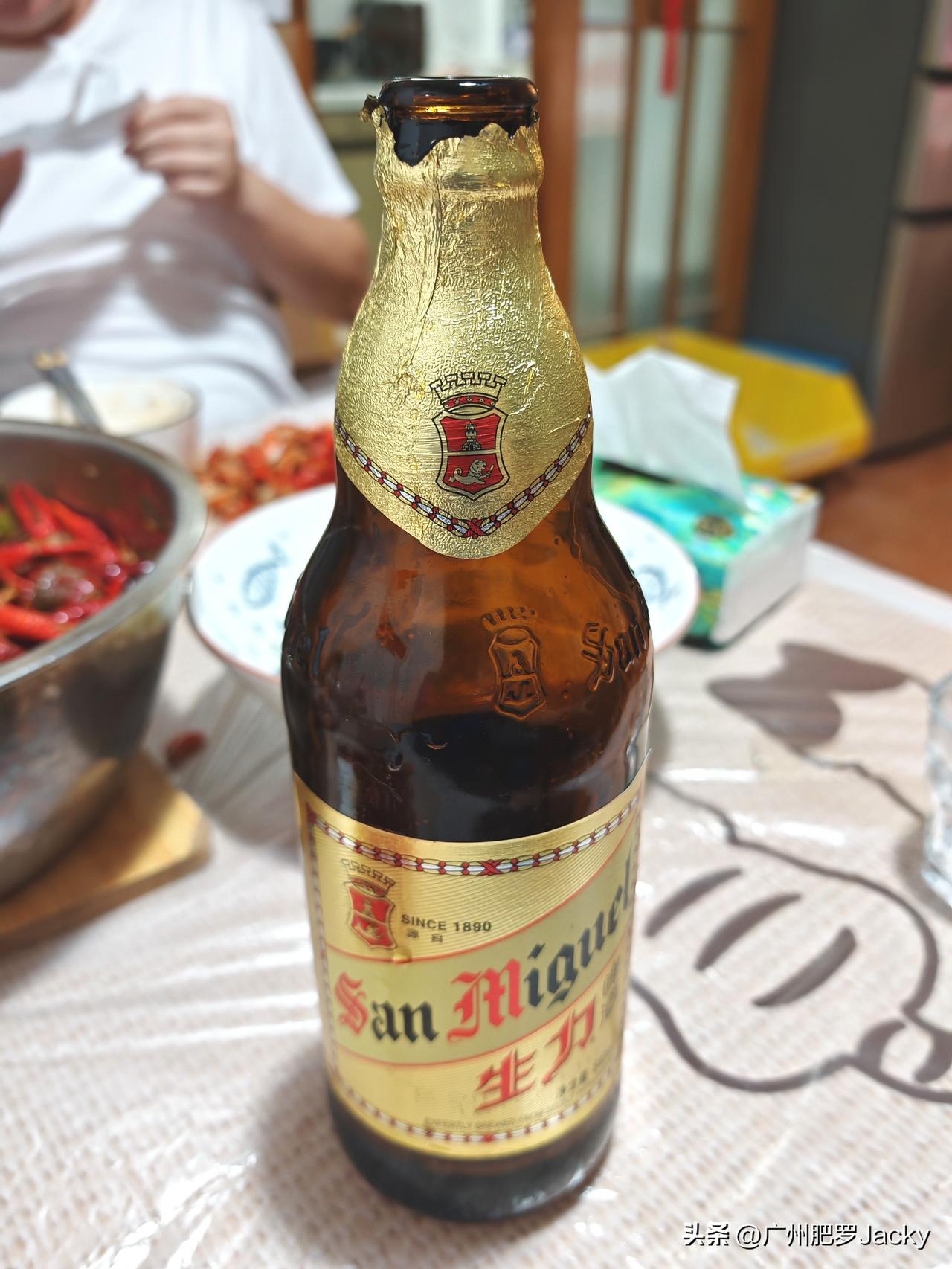 他们说，喝白酒贵人多，喝啤酒朋友多，喝红酒情人多，我不管喝什么酒，尿多.....