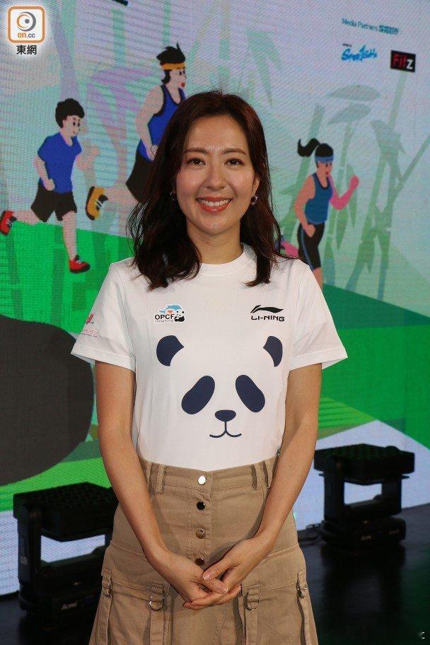 藝人唐詩詠（Natalie）今早現身主題樂園為慈善跑擔任頒獎嘉賓，愛跑的她笑指因