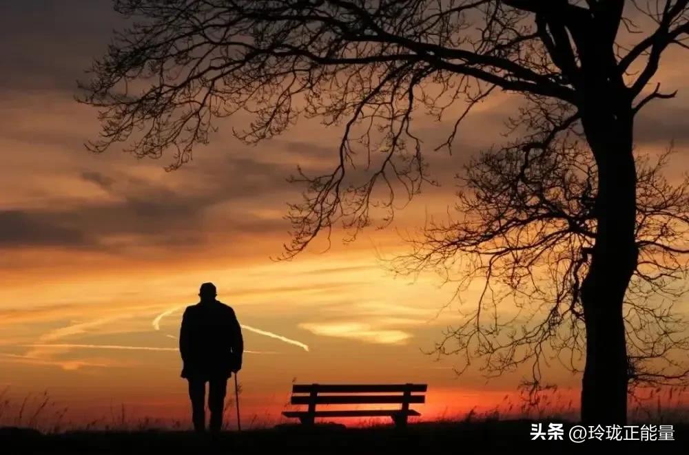 你越这样做，人际关系越好。人这一辈子，离不开形形色色的相处，有人活得疲惫不堪，处