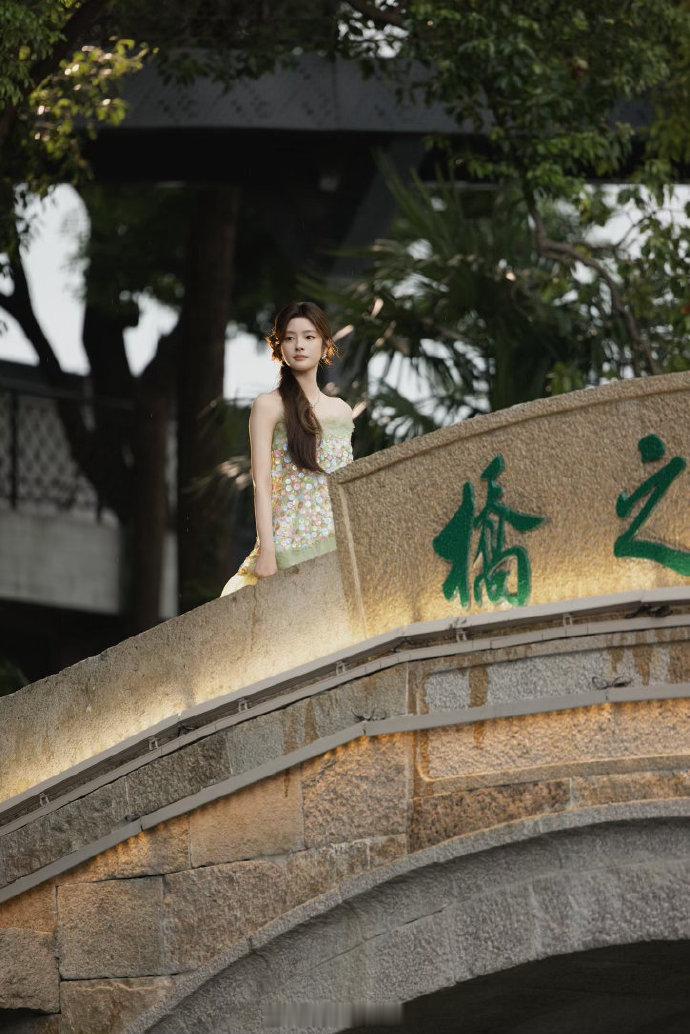 徐若晗往那一站就是岁月静好徐若晗这个视频加了什么好幸福徐若晗往那一站就是岁月静好
