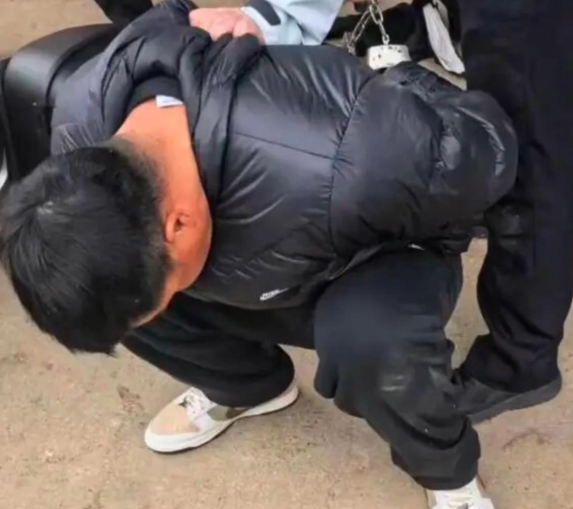 湖南平江金店百万黄金失窃 两嫌犯多次换装跨省逃窜终落网

12月23日，湖南岳阳