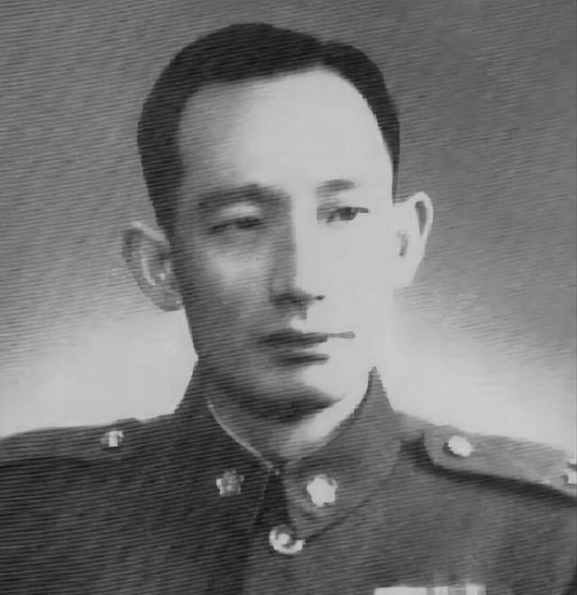 1948年冬天，徐州战场。

七个人跪在地上，枪已经顶上去了。

下令的人是杜聿