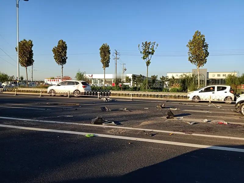 一家三口被撞亡，家属拒绝卖房，这事儿听起来就让人揪心。想象一下，一个原本温馨的家