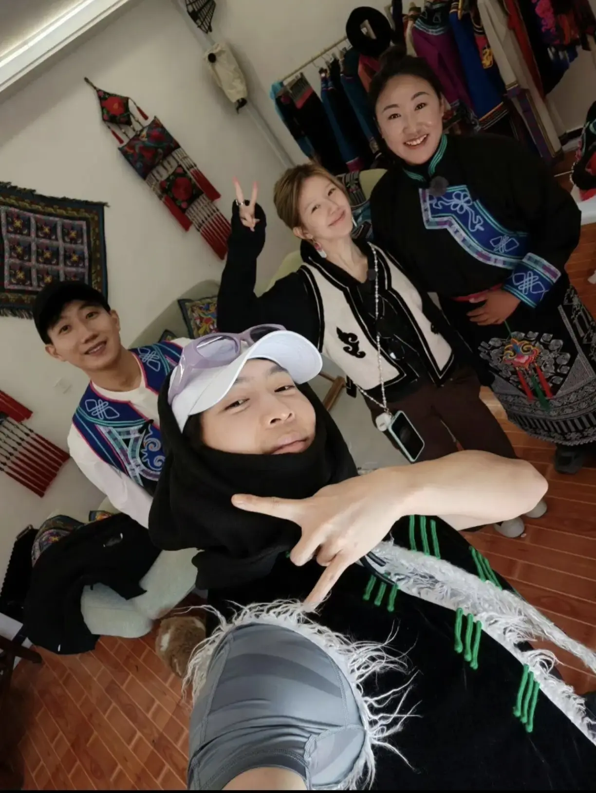 遇挚友，如逢春，自此长明