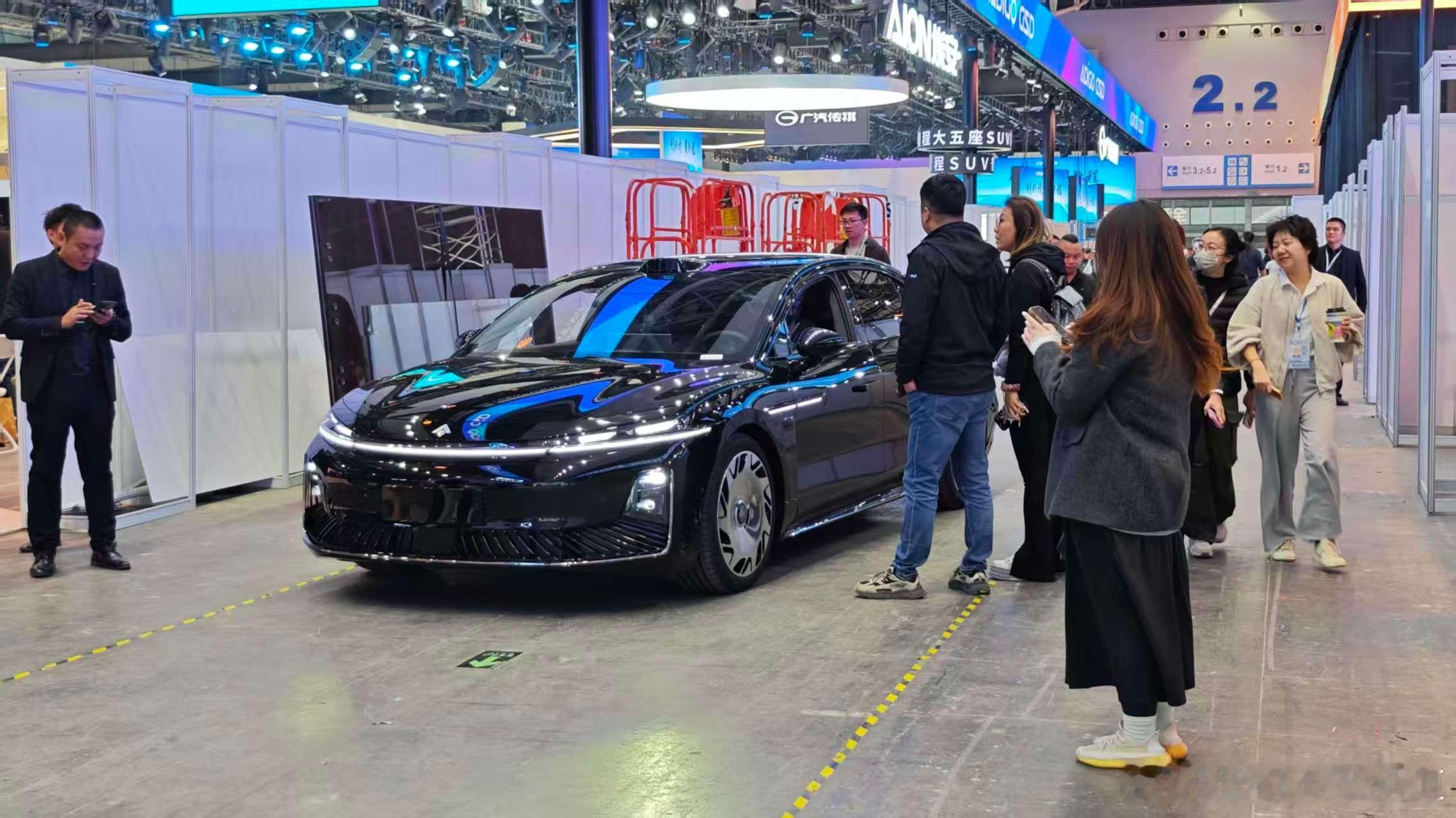 中大型轿跑昊铂A800将在广州车展揭晓内饰，并于今年四季度上市。新车整车设计采用