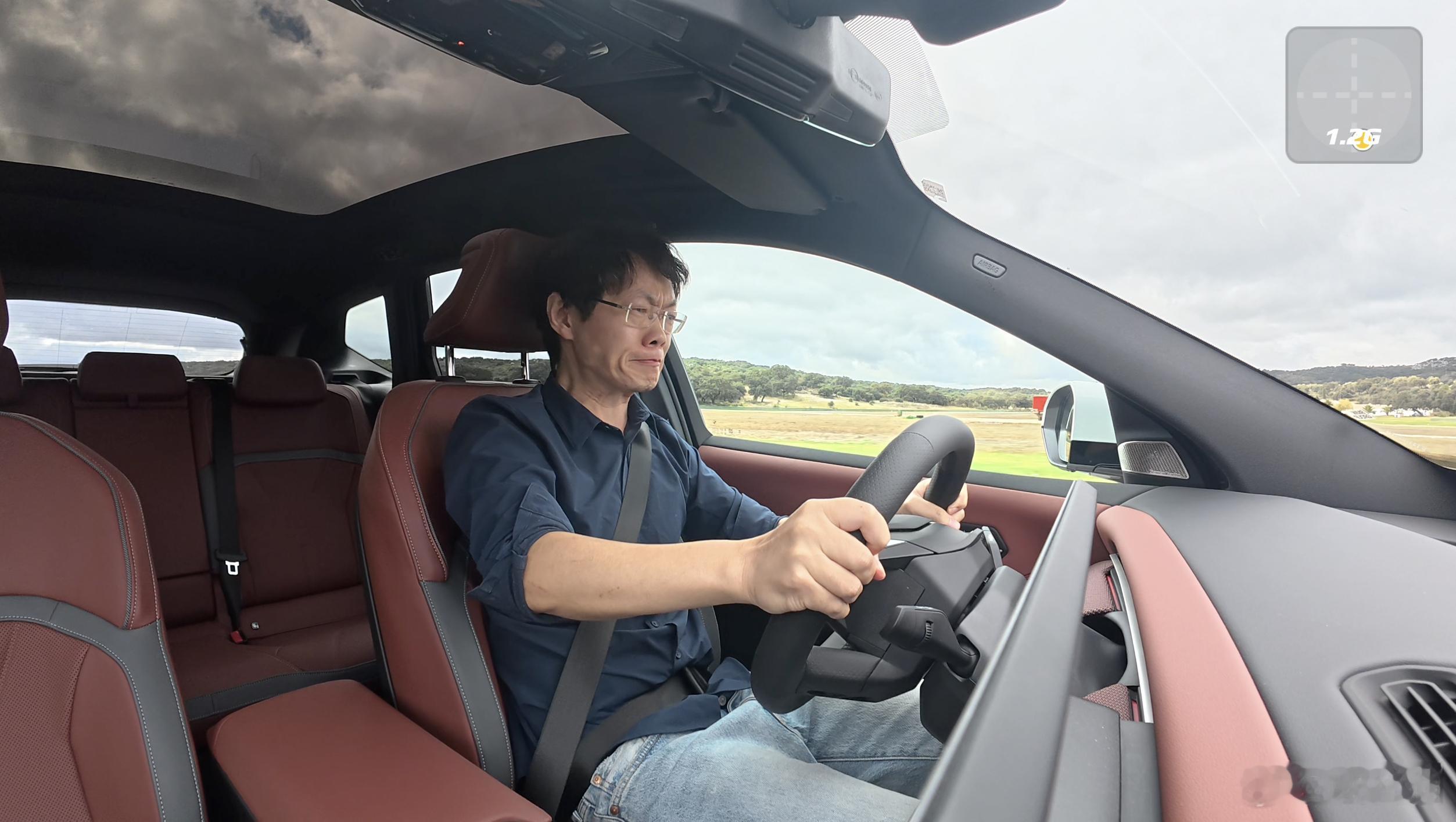 整理素材看到在阿斯卡里赛道开iX3,1.2个g下表情管理失败 狂飙诚不欺我 