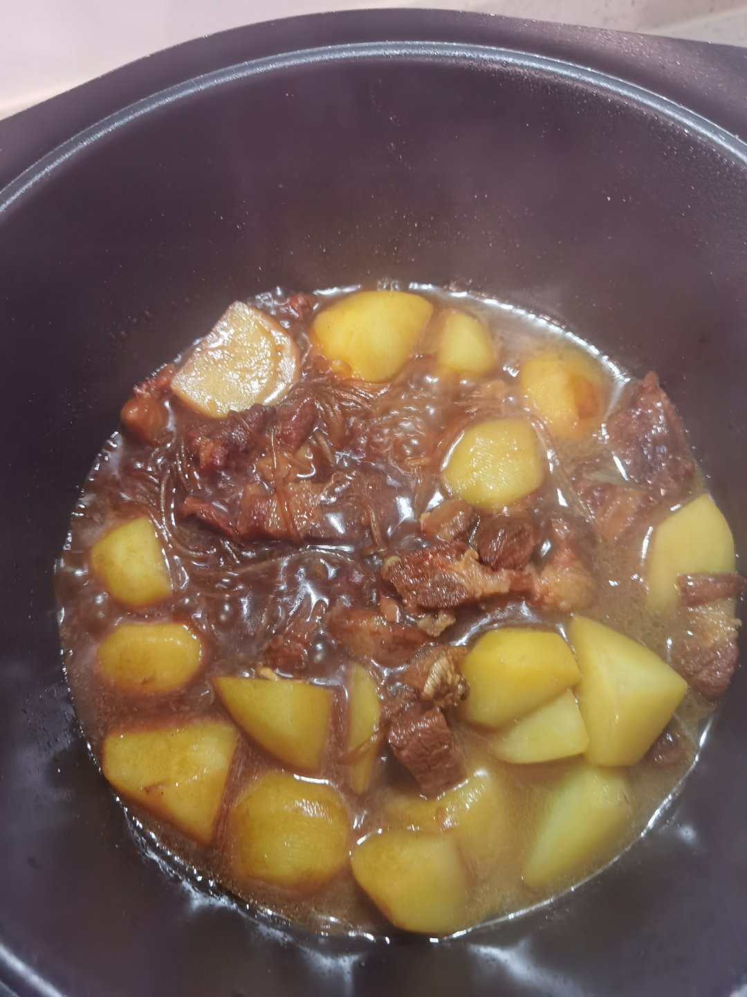 换了个锅炖肉，虽然时间久了一点，但是很入味，不错