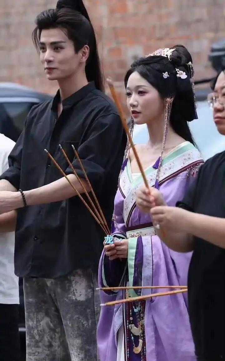 短剧版《折腰》开机了！女主岳雨婷，男主吴希泽 ​​​