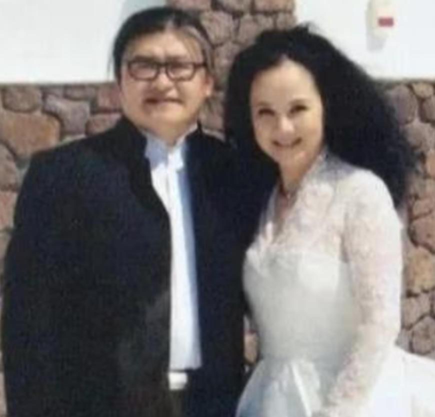 1987年，刘欢对主持人卢璐一见钟情，认识9天后就求婚成功，可是去民政局登记时，