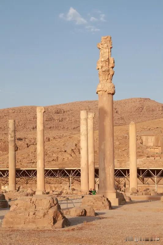 新的中东战争阴云密布，全球都被笼罩在新的恐怖安全状态下，战火随时可能爆发。就像之