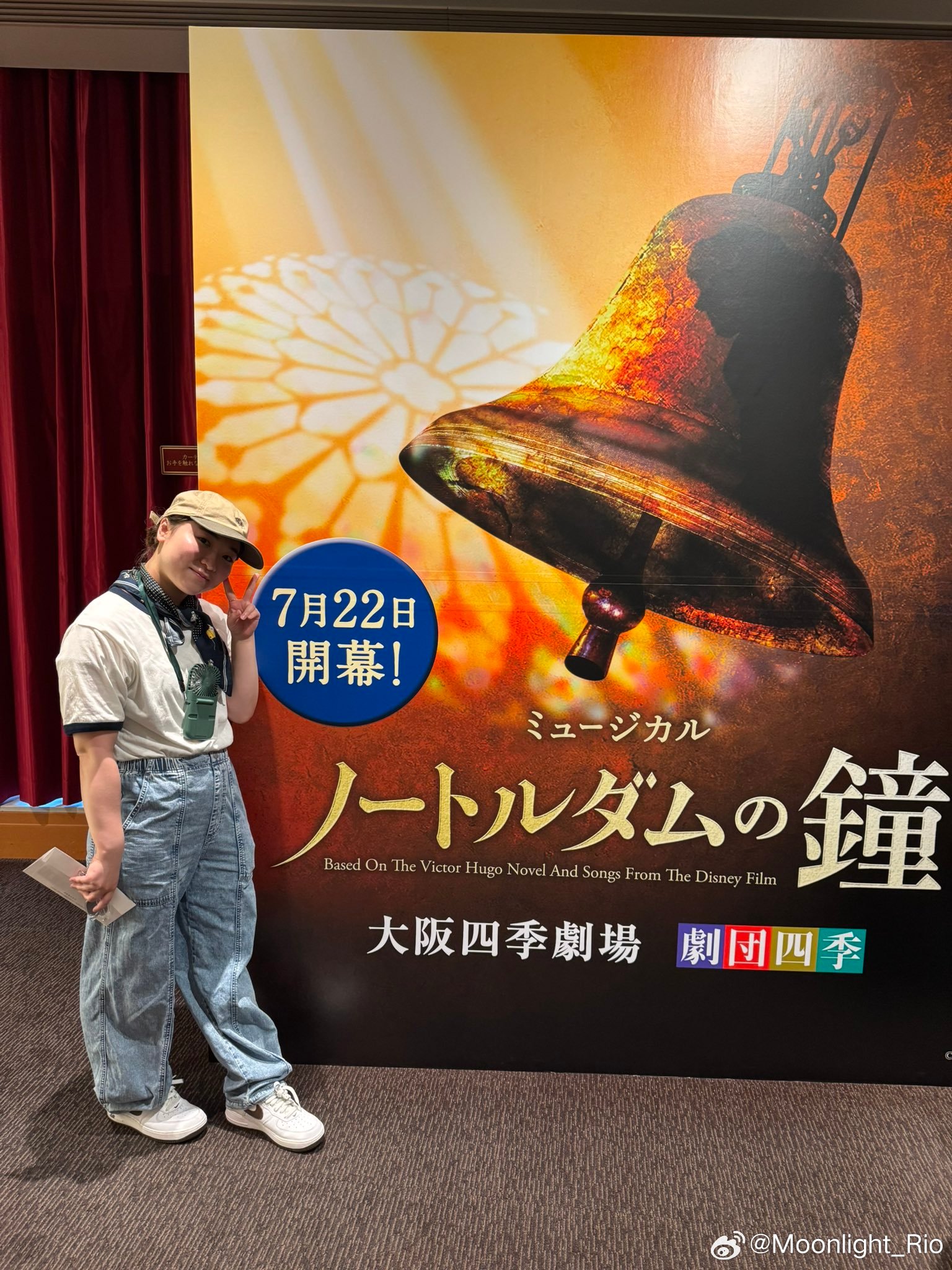 伊藤美诚和妈妈去看四季剧团的音乐剧《巴黎圣母院的钟》 