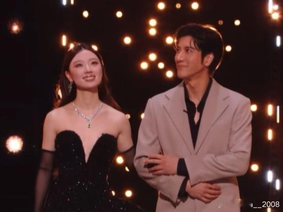 感觉单依纯和王力宏很不搭啊？感觉这首歌不应该是这种味道，合唱完全没有原版那种浓浓