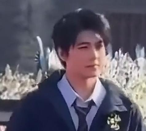 2026年2月22日，S+级古装权谋大剧《不让江山》在横店秦王宫开机，领衔主演杨