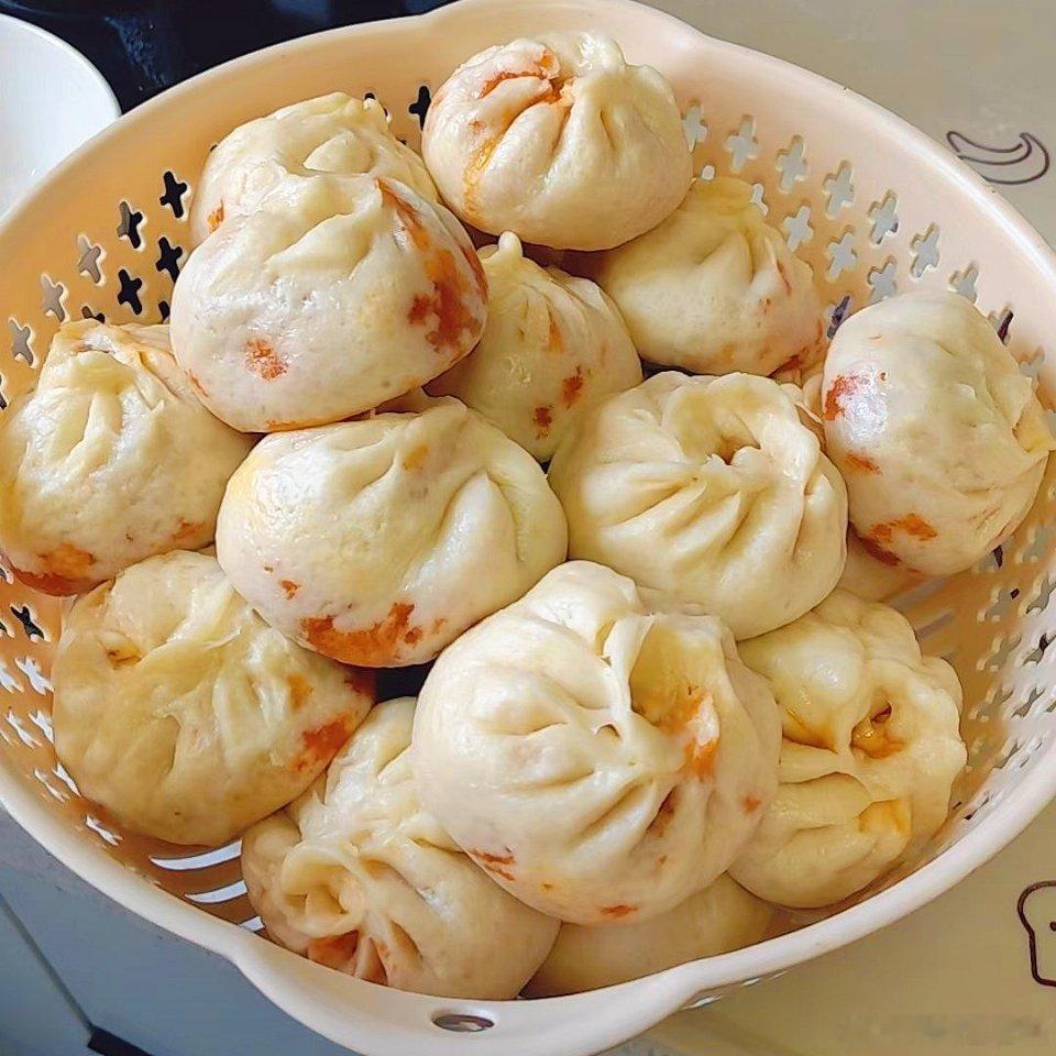 我今天宅家沉浸式包牛肉包子太有成就感了🥟从揉面发面、调牛肉馅，一个个亲手捏褶子