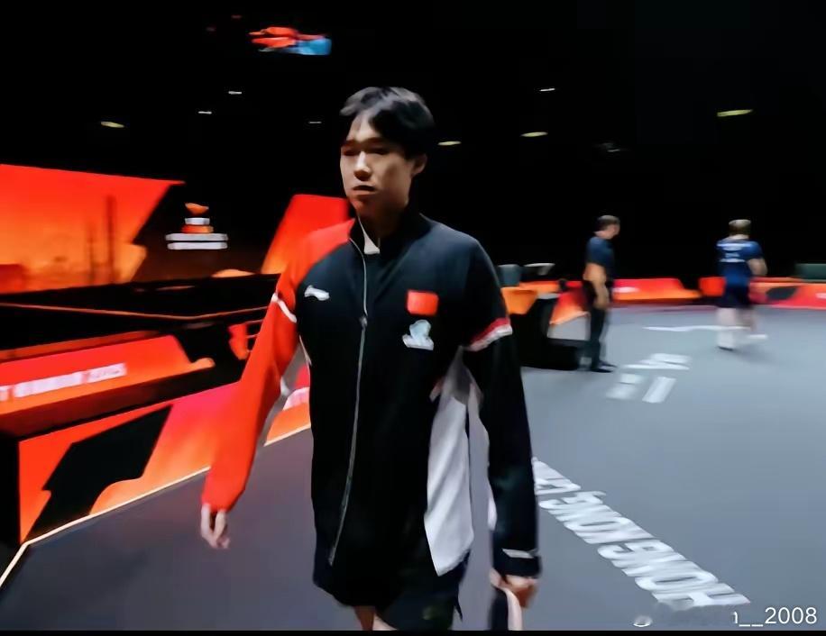 王楚钦如果有伤为啥昨晚不退赛？ 退赛为啥要等林诗栋和张本的结果出来之后才宣布退赛