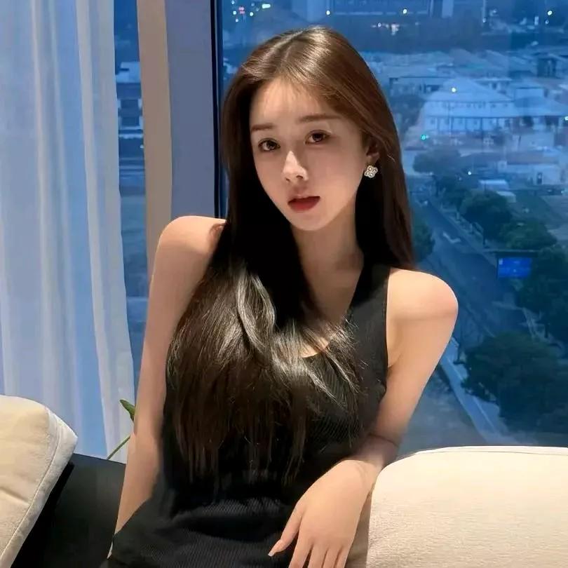 夜幕下的都市精灵，静谧而优雅夜幕之下的景色 夜中的美女 夜幕随手拍 宛如梦幻精灵