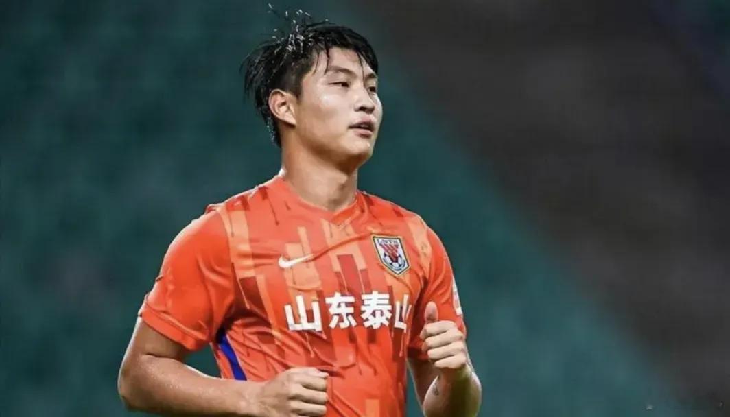 #国足门将称不能再让全国人民失望#禁足名单公布，我发现三个很有意思的现象:1、被