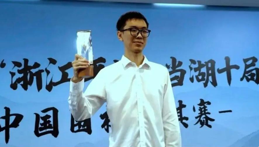 喜事多多~慢老四创纪录


进入2026年，99后许嘉阳九段状态神勇，迎来了爆发
