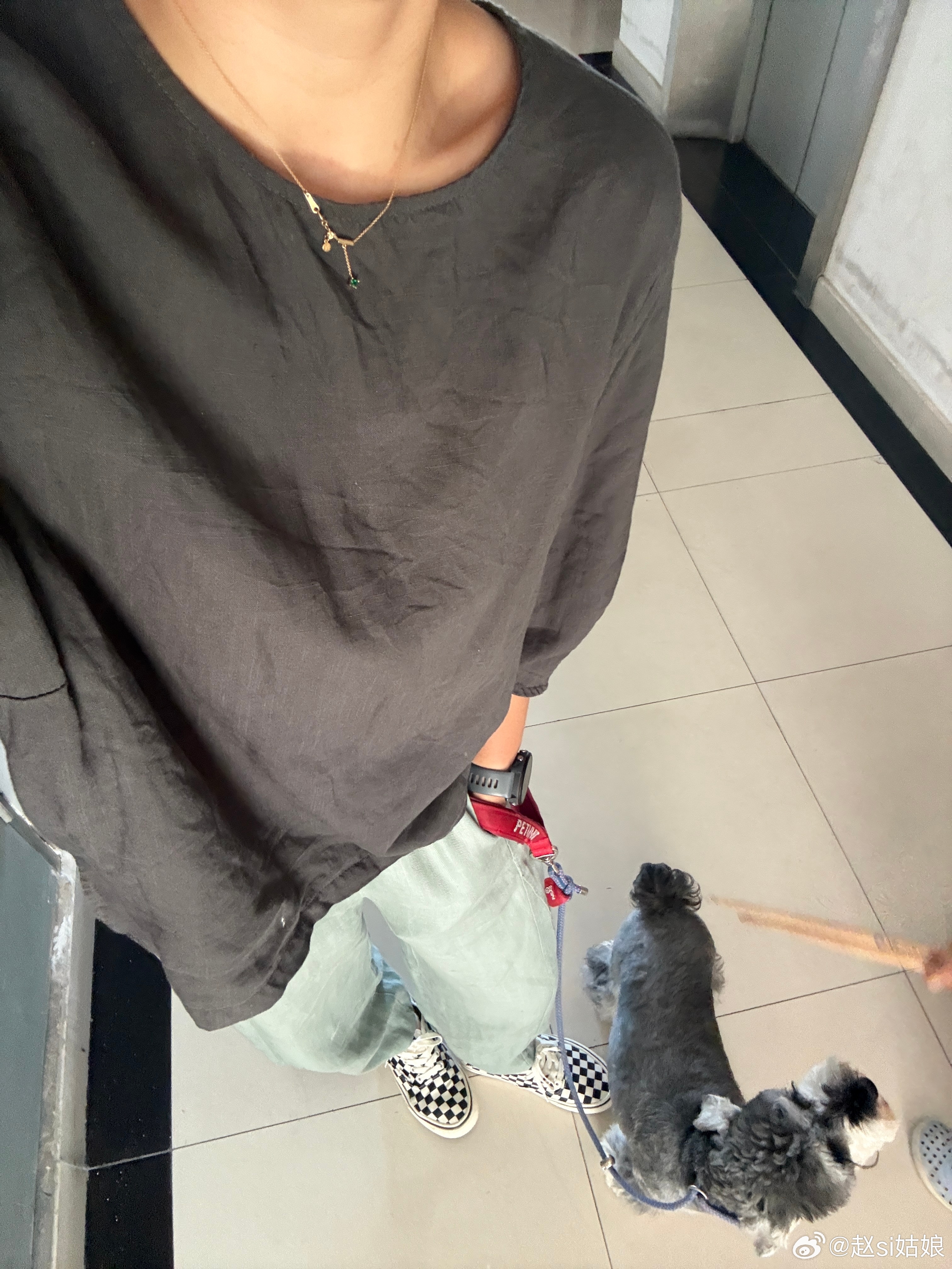 拼豆上瘾的娃，下了鼓课吃个沙县，直接电驴一骑，家都没回就去商场了。我也没带个书，